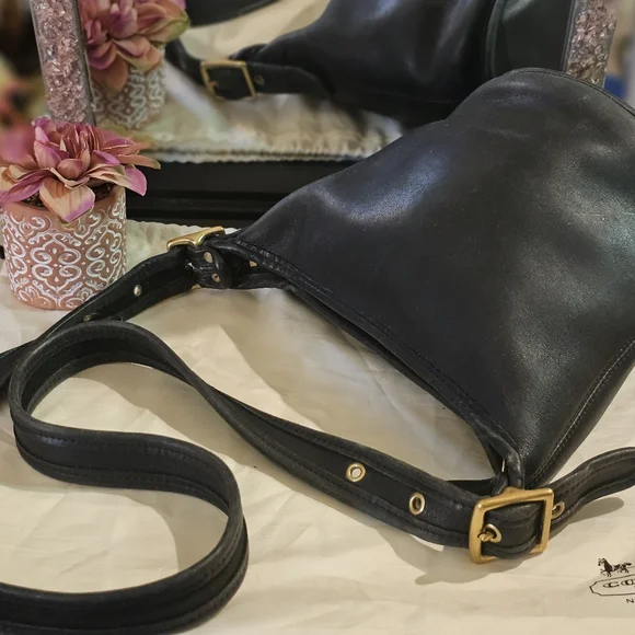 Vintage Maggie Duffle Coach Purse - Picture 7 of 8